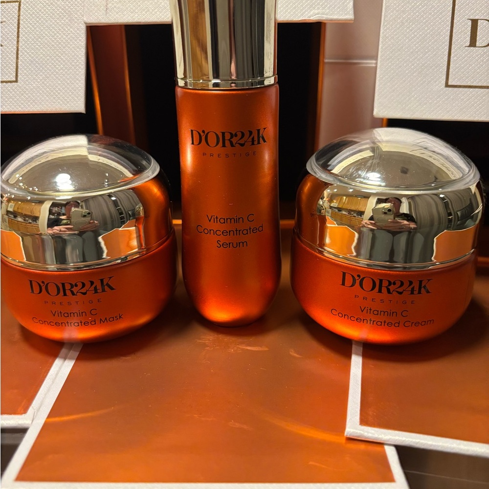 Dor Prestige Vitamin C Concentrated Collection
Includes-Serum, Mask & Cream